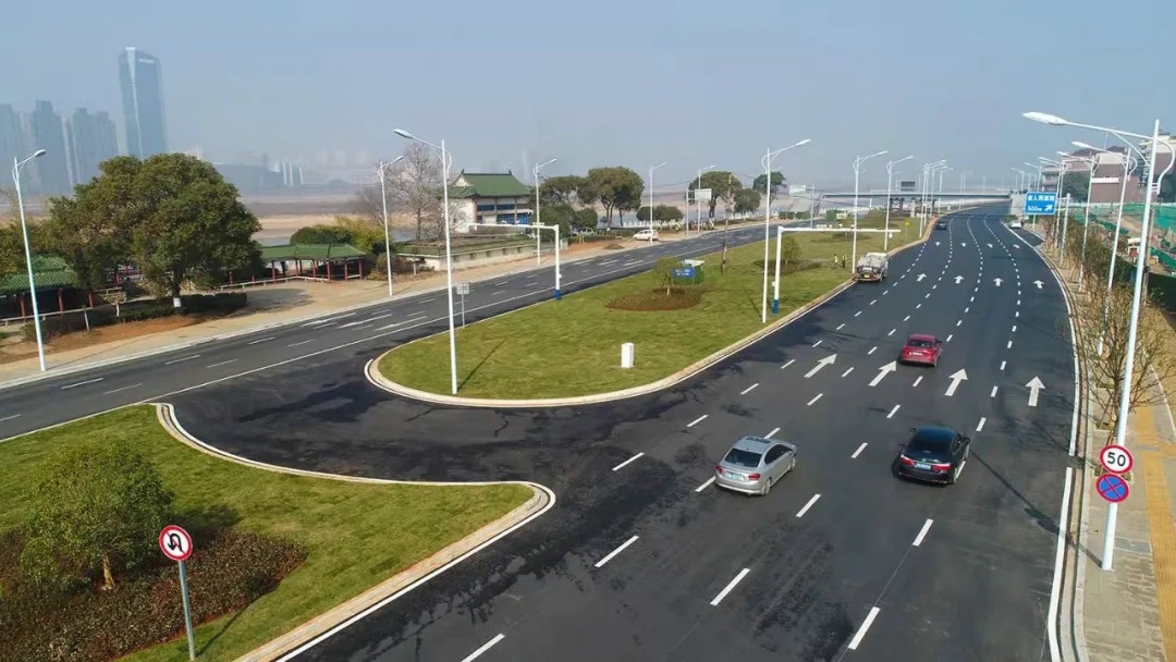 “不堵車了，通過時間至少縮短了三分之二” 沿江中北大道提升改造（一期）工程主線通車方便市民出行