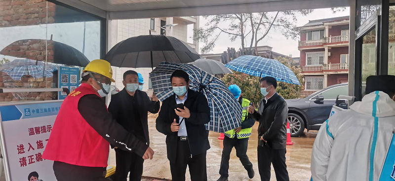 集團(tuán)公司黨委委員、副總經(jīng)理羅輝赴西二環(huán)高速項目檢查疫情防控及項目推進(jìn)工作